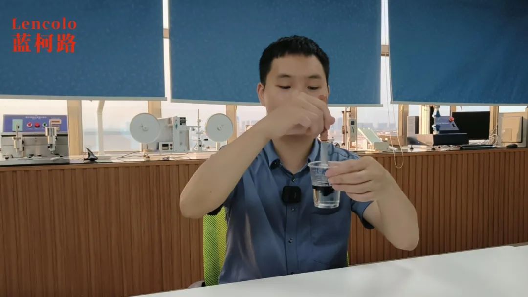 加色性好，添加一點(diǎn)色精或色漿即可攪拌分散均勻